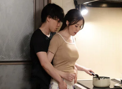 Người phụ nữ trong nhà nện con chồng