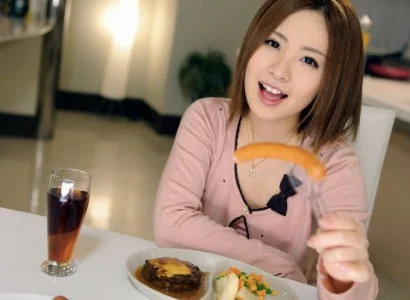 Chàng trai sau khi ăn tối thì địt em